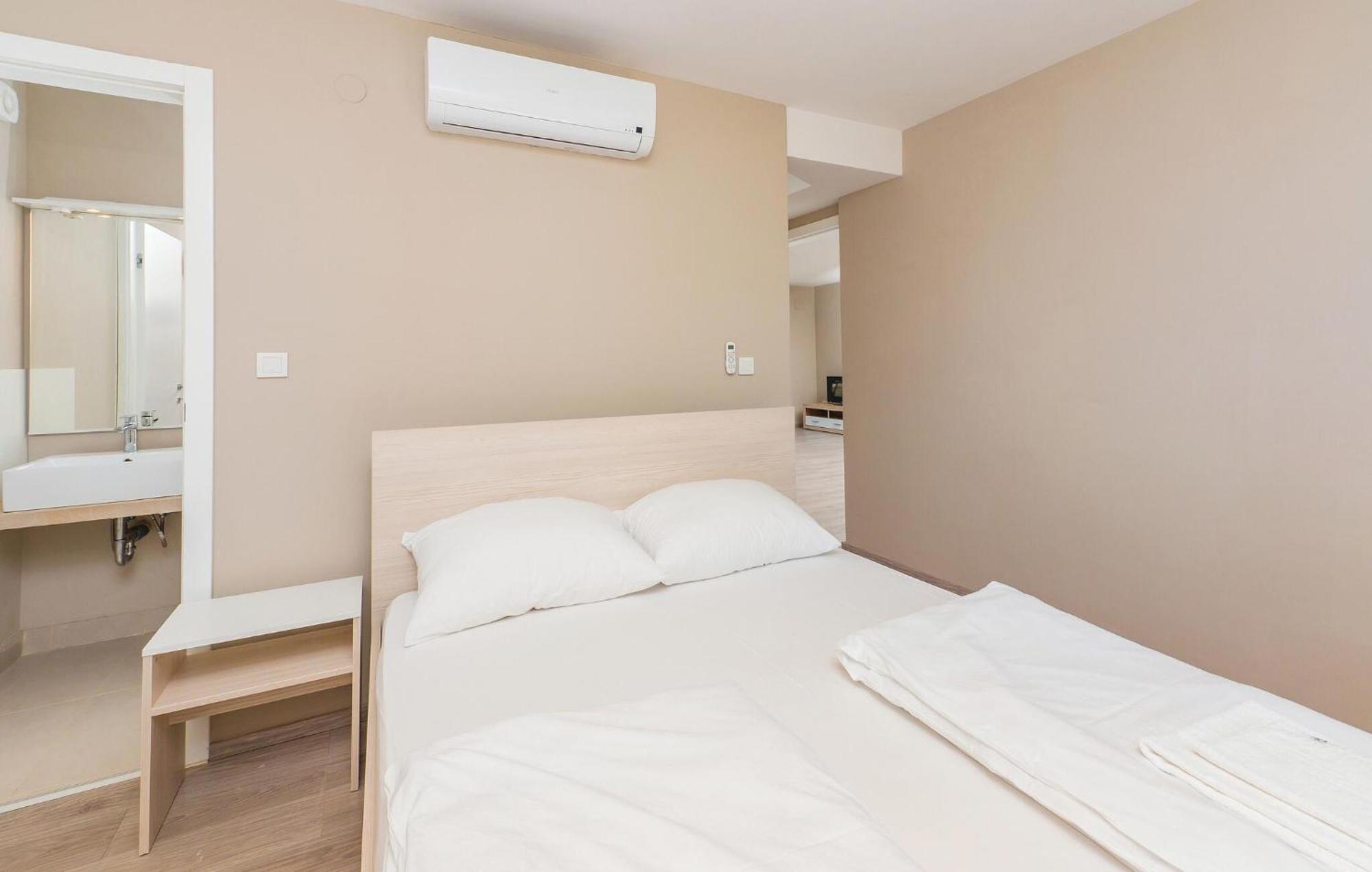 Pet Friendly Apartment In Povljana With Kitchen Екстер'єр фото